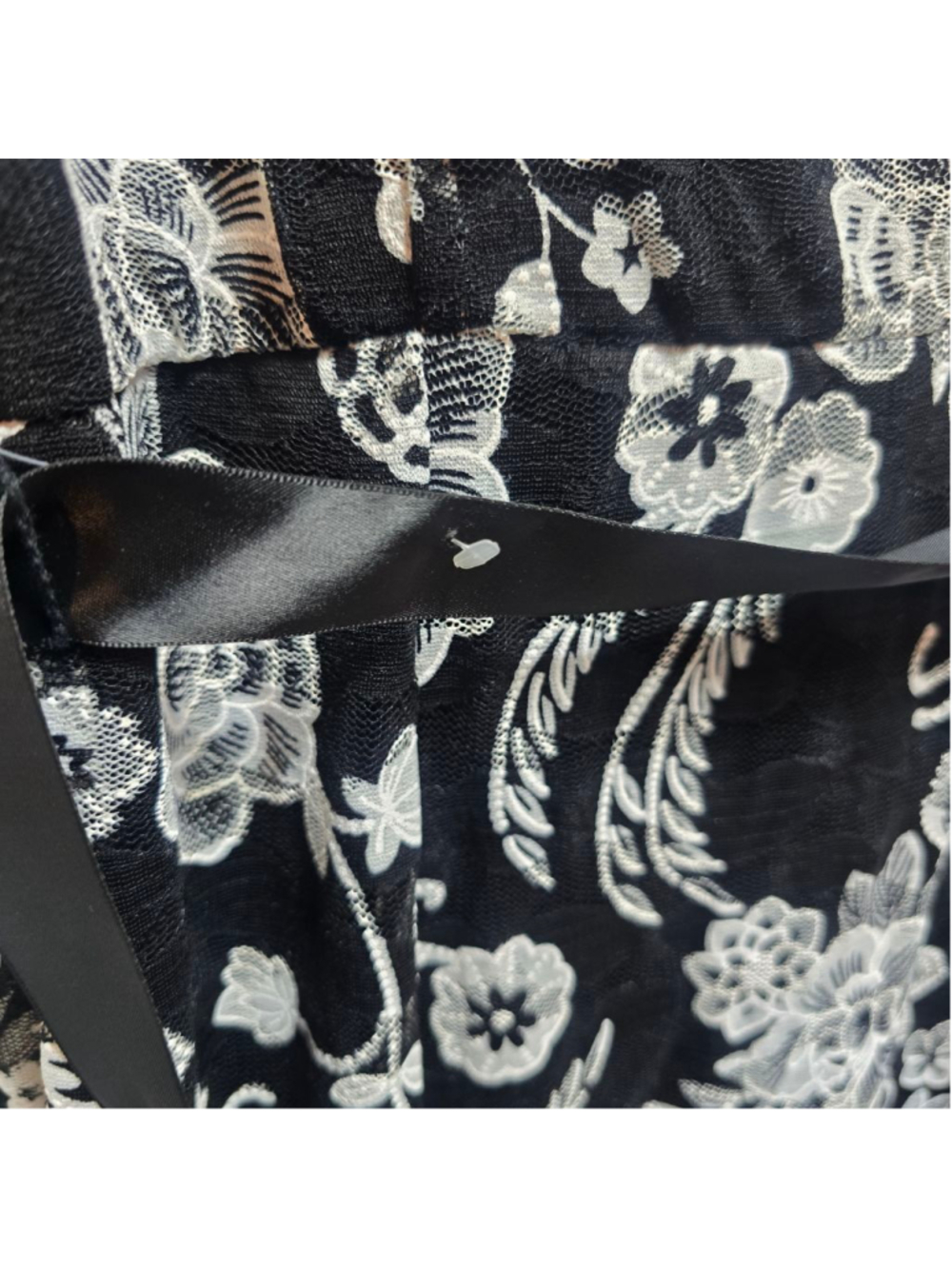 Women's Candallite Petite Black & White Floral Lace Dress PM - Picture 7 of 10